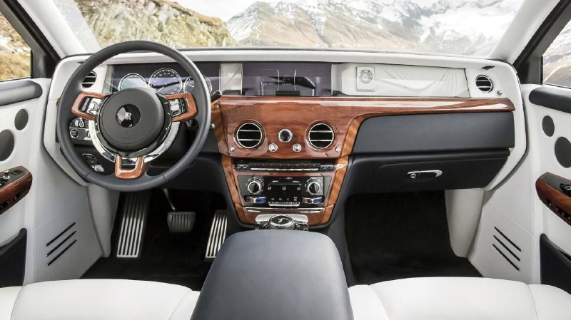 Rolls-Royce Phantom VIII 6
