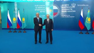 Путин пообещал Токаеву в деталях рассказать о ситуации на украинском направлении в ответ на предложение заморозить конфликт — президенты России и Казахстана встретились в Омске. Главное:Путин:— Россия — крупнейший инвестор в экономику Казахстана.— Отношени