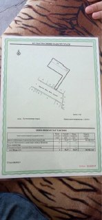 Komolon ipak kochasida 3.7 sotix yer xisobida srochna sotiladi