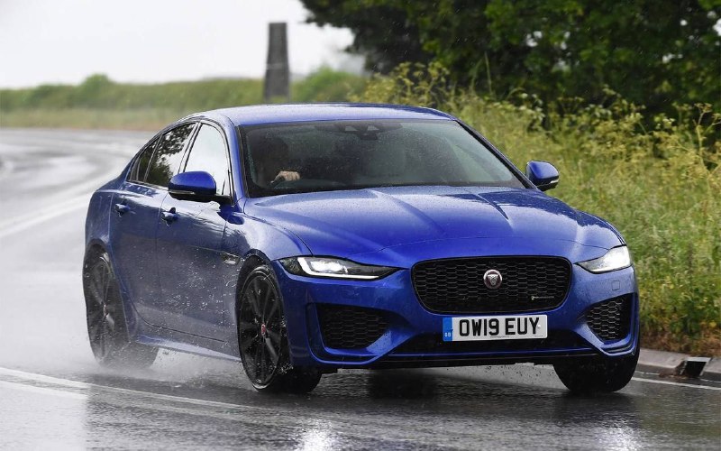 Jaguar прекратил продажи своих автомобилей