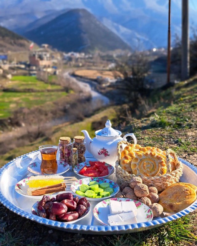 پنجکیها: با تمام وجود لذت ببر از هر چیزی که تو را از غم دور می‌کنه😍🌸گاهی یه فنجون چای و نگاه به طبیعت، تمام چیزیه که برای آرامش ن