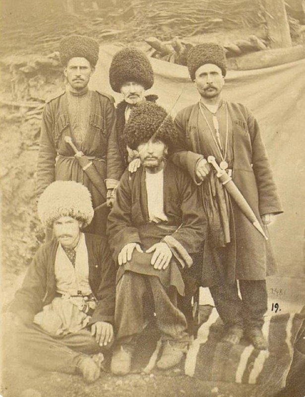 🍿 Сегодняшний день в нашей рубрике снова посвящаем мужской моде прошлых лет. фото