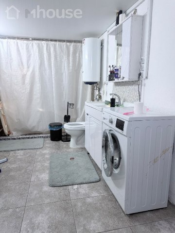 Продажа, дом, 6 и более-комн., 5 сот., 485 м2Адрес: Бишкек, Лебединовка, Ошская, 16 / НарынскаяЦена: $140 000 (12 264 000 сом)Тип предложения: от собственникаДом: кирпичный, 2010г.Кол-во этажей: 1Площ