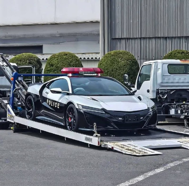 ژاپنی برای همه: هوندا NSX سریعترین خودروی پلیس آسیااین NSX یکی از قدرتمندترین خودروهای پلیس در جهان محسوب میشود. این خودرو بسیار قویت