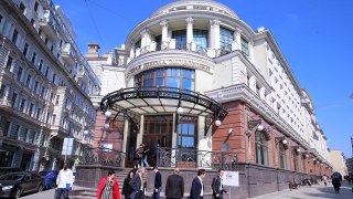 ВШЭ предложила бесплатное образование за год военной службыВысшая школа экономики решила за свой счет обучать абитуриентов, которые заключат через университет контракт на военную службу в отряде «БАРС» или подразделении войск беспилотных систем. Об этом пи