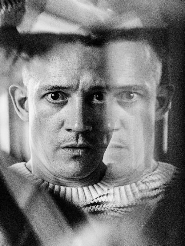 Новая фотосессия Сергея Гилёва — есть в нем всегда что-то странное и необычное.