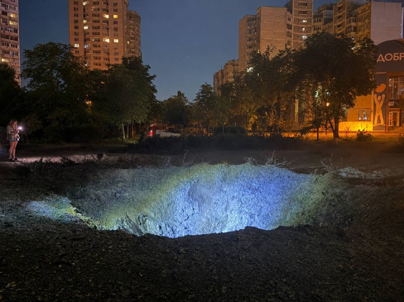 🇷🇺🇺🇦 - אחד הטילים הרוסים פגע בשטח פתוח בקייב.
