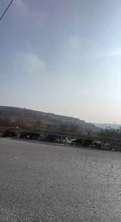 מתנחלים מקימים מאחז התנחלויות בכניסה הצפונית לעיר אל-בירה, המשקיף על שכונת אל-באלו.