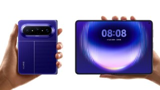 Широкий Huawei идёт пришёлКроме Pura 90, Huawei представила в Китае и второе поколение своей широкой «раскладушки» — Pura X Max. Смартфон сильно изменился внешне, стал больше и... дороже.Внутри дисплей теперь на 7,7", а снаружи — на 5,4". В прошлогоднем Pu