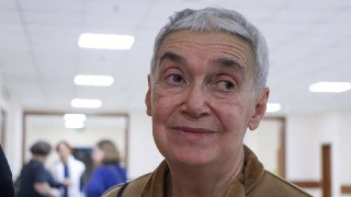 Правозащитница Нина Литвинова покончила с собой в Москве, сообщила ее двоюродная сестра, журналистка Маша Слоним.Слоним опубликовала часть предсмертной записки Литвиновой:«Я всех вас люблю и думаю о вас. Но я должна уйти, мне жить невыносимо. С тех пор как