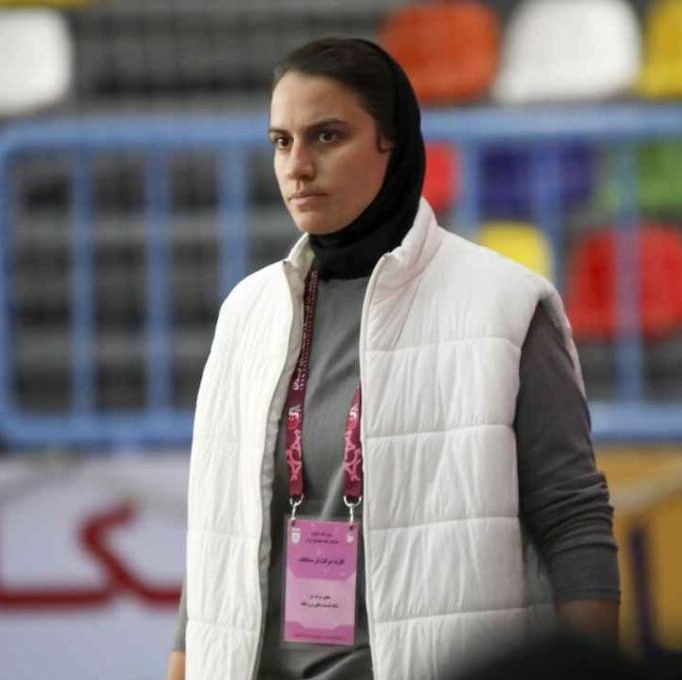 فارس ورزشی: ادعا علیه سرمربی زنان پرسپولیس 🔹چند روز پیش باشگاه پرسپولیس اعلام کرد که نیلوفر اردلان به عنوان سرمربی بانوان انتخاب شده