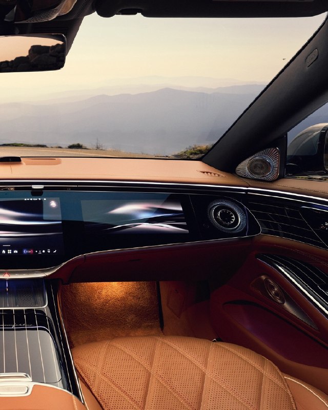 Обновлённый Maybach S-Class стал ещё более люксовым — теперь у него подсвечивается буквально всё: от 4