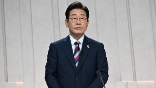特朗普惹怒长期盟友 韩国对贸易协议不满加剧纽约时报文章报道：在日本和韩国，政商领导人越来越公开地表达不满，认为自己的国家被迫就范，并质疑继续顺从特朗普的要求是否明智。👉 继续浏览后续：https://rfi.my/C0W3.g