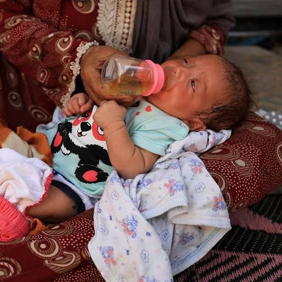 وزارة الصحة بغزة تحذّر من انهيار الرضاعة الطبيعية والجوع