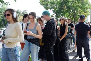 У посольства РФ в Ереване образовалась очередь из 500 человек. В городе проходит антивоенный митингКак сообщили читатели «Новой-Европа», к 12:00 по Еревану возле российского посольства образовалась длинная очередь. В ней находится около 500 человек.Армянск