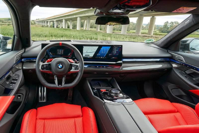 M5 Touring в цвете Alpine white 7