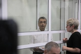 «За мир и свободу надо заплатить... Мы все это преодолеем»Когда судья Малямова спросила, понятен ли Шлосбергу* приговор, он ответил: «Я вам сочувствую, Ваша честь, вам с этим решением жить».Судья снова уточнила, понятен ли приговор и порядок обжалования.«Б