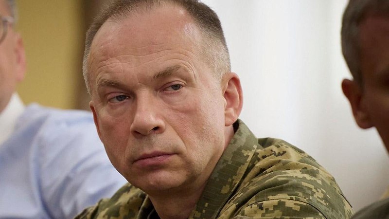 Зеленский уволил главкома ВСУ Сырского после публичного конфликта с министром обороны