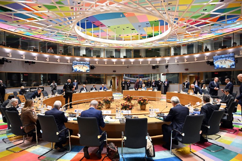 'Incoherent', 'very problematic' and 'bad' Europe reacts to Trump's latest pro-Russian turn The US Trump administration's latest pro-Russian turn did not go unnoticed in Europe, as EU leaders gathered at a summit on October 15 in Brussels to criticize the moves, even as they hold out hope for the future of the transatlantic alliance. The President of the United States Donald Trump announced on October 9 a deal to purchase Russian diesel, and called for the replacement of President Volodymyr Zelensky. Ukraine's military use of Starlink was curtailed days later without warning, and the US may also have restricted intelligence sharing, putting Ukrainian citizens at even greater risk of being killed by Russian airstrikes. Photo: Dorson Aydemir / Anatolia via Getty Images.