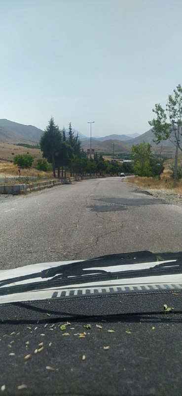 توییت خلخالی ها: با سلام این وضعیت اسفناک جاده کلور هست سمت شال و دیز و خصوصا روستای لرد که میری وضعیت بدتر میشه بخدا برای ماشین جلوبندی 