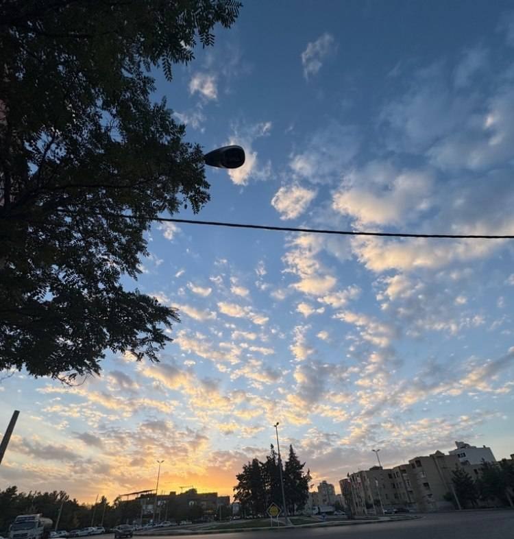 آب و هوای مشهد: 🔸غروب از نمای میدان بوستان📸الناز تاجیک@HavashenasiMashhad