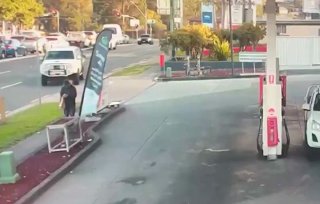 🇺🇸 Palmdale, #California (Ace Hardware) - 4-month-pregnant employee runs down a thief trying to steal an air conditioner and wrestles the goods right out of his hand.She ran down the thief and ripped the product straight out of his hands as he tried to put it in his vehicle. The store manager asked the woman about the confrontation, and she responded by saying she simply “acted on instinct.”*Pregnant mother endangers her and her child's life over a $200 air conditioner. Follow main channel -> LiveLeak Follow private channel -> LiveLeak Private