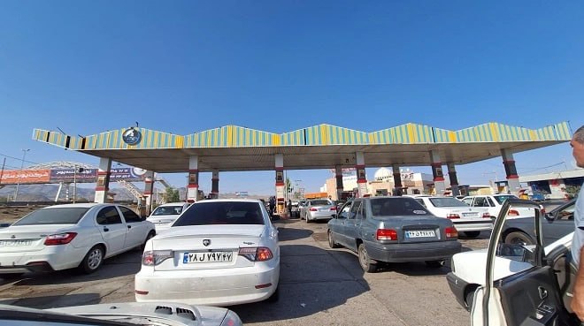 Iranjib | ایران جیب: ⛽️ اجرای چراغ خاموش سناریوی اول بنزینی در حالی که دولت هنوز جزئیات نهایی طرح جدید مدیریت مصرف بنزین را اعلام نکرده، شواه