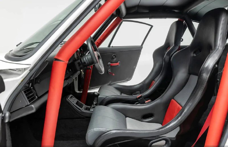 В Лондоне продают уникальный Porsche 911 Turbo S за 1,2 млн долларов 4
