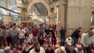 תפילת אישה מאולם התפילה קיבלי במסגד אל-אקצא המבורך