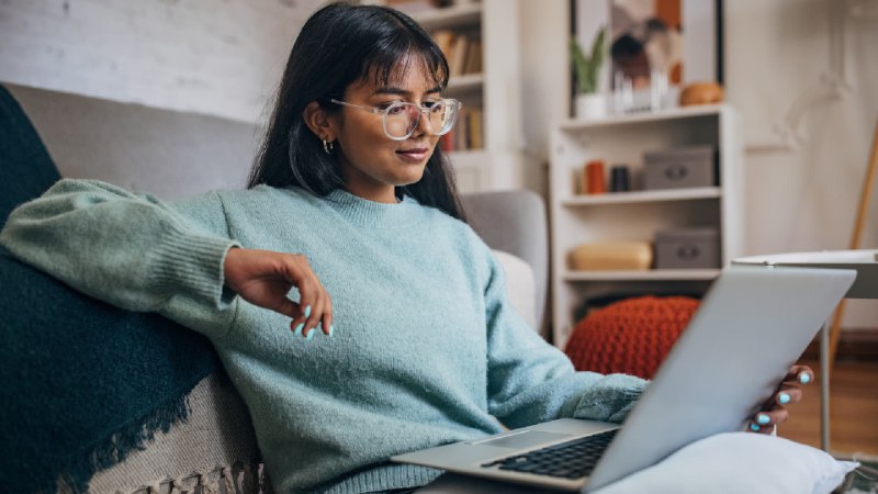 How much cash to keep in your checking account, according to money experts