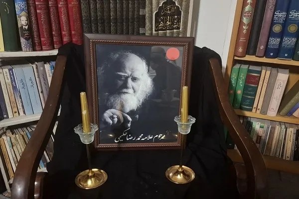 پایگاه خبری حاجت: خانهای که از کتاب و خاطره روشن است▫️ایکنا از آیین یادبود علامه حکیمی گزارش میدهد🔹️همزمان با پنجمین سالگرد درگذشت استا