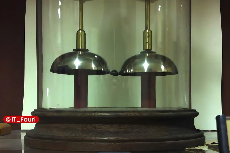 فناوری فوری📡: زنگ مرموزی که پس از ۱۸۶ سال همچنان به صدا درمی‌آید🔹دستگاه Oxford Electric Bell که در سال ۱۸۴۰ در دانشگاه آکسفورد راه‌اند