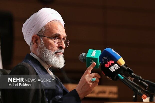 خبرگزاری مهر: خونخواه امام شهید و شهدای عزیز هستیمآیت الله اعرافی، عضو مجلس خبرگان رهبری در مراسم چهلم تدفین رهبر شهید انقلاب اسلامی: