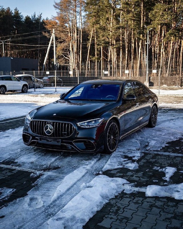 Mercedes-AMG S 63 E Performance 1