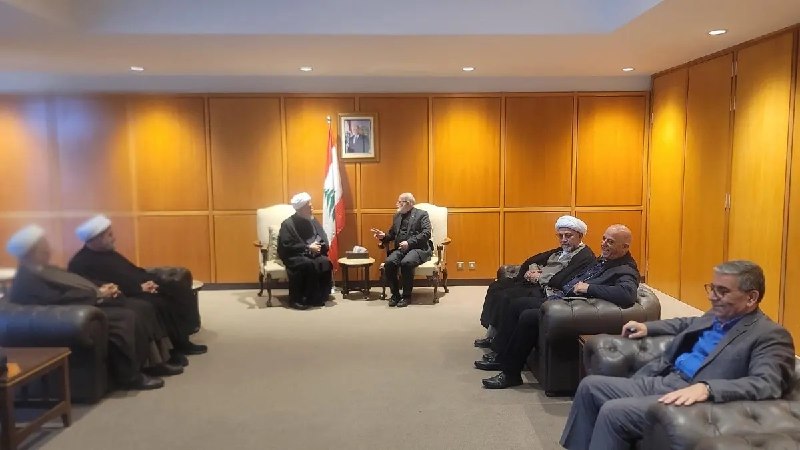 סגן יו"ר המועצה האסלאמית השיעית העליונה, העלאמה השייח' עלי אל-ח'טיב, יצא לטהרן כדי להשתתף בהלווייתו של חמינ…
