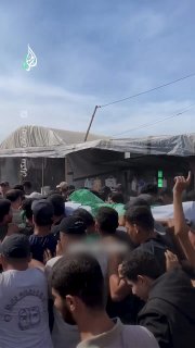 סצנות מהלוויה של ערפאת אלאעריר, שמת מפצעיו כתוצאה מהפצצה קודמת של ישראל שפקדה את שכונת טל אל-הווא, דרומית מ…