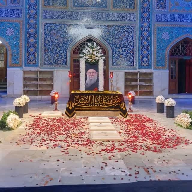 🌹شـــیـخ نخـــودکی اصفهـــانی🌹: 🌷 شب جمعه است برای شادی روح سیدالشهدای انقلاب اسلامی امام شهید اُمت آیت‌الله العظمی خامنه‌ای و خانواده شهید ایشان و شهدا