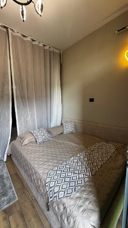 ⏺Продается 1(2)-комнатная квартира в новостройке,1(2)/7/14-87 000 у.е в ЖК Imperial Club City,ул.Ниезбекйули. Ориентир: м.Минор, Финансовый институт. Площадь 30 м²+5 м² открытый балкон. Состояние: ев