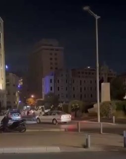 מתחילים להקים אוהלים לאנשי צבא בדימוס בכיכר ריאד סול במרכז ביירות
