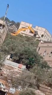 עקבו אחרי סאפא| חלק מהריסת בית על ידי דחפורי כיבוש בעיירה ברוקין, מערבית לסלפית, בצפון הגדה.