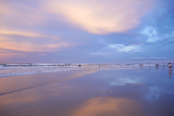 【澳洲黃金海岸】奔馳在綿延數公里海線一色的日子
