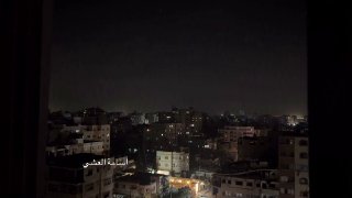 סצנות חדשות מתעדות את רגע הפצצת מטוסי הכיבוש המקיפים את בניין זהארנה, בעיר עזה.