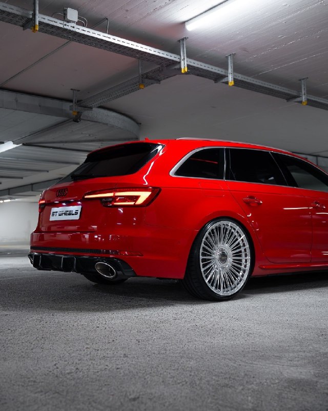 Audi RS4 Avant 4