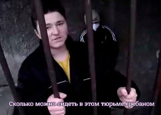 В Питере жители домов на Невском проспекте оказались временно заперты в своих дворах из-за «Бессмертного полка», пишет «Фонтанка».Как передают корреспонденты издания, выходящие на проспект подворотни будут перекрыты до окончания шествия.