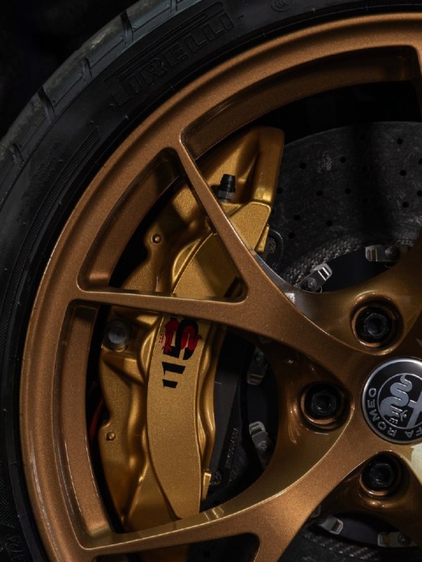 Alfa Romeo Giulia Quadrifoglio Bespoke Edition 7