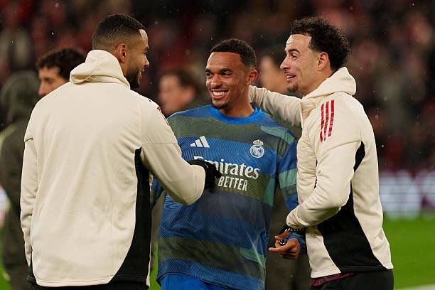 رئال مادرید | Real Madrid: 🤩🤩ترنت الکساندر-آرنولد: «از وقتی به رئال مادرید رفتم، چندین بار برای دیدن خانوادهم به لیورپول برگشتم.⚪️تو این رفتوآمدا
