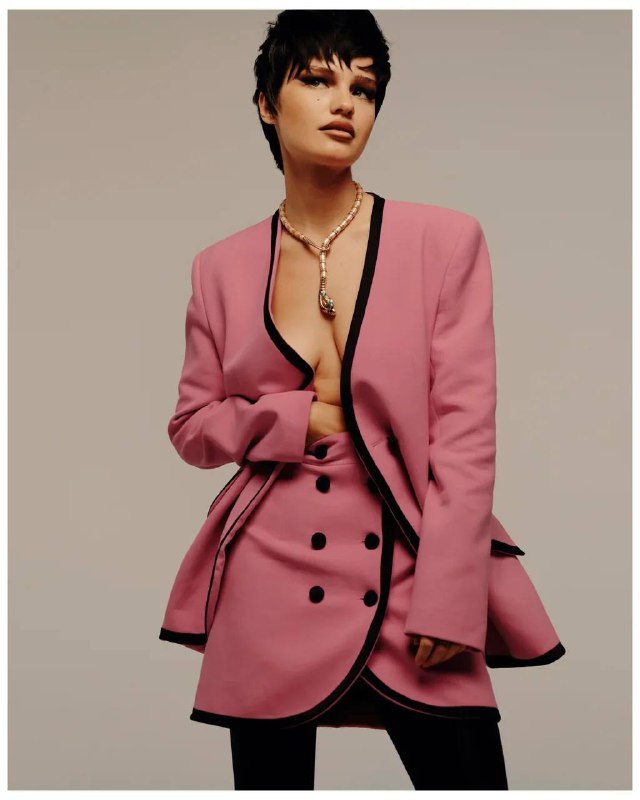 Фотограф: Абдул Артуев Стиль: Ира (irushairusha)Макияж: Полина НагорныхМодель: Дочь ОлегаДля ELLE RUФотограф: Абдул Артуев Стиль: Ира (irushairusha)Макияж: Полина НагорныхМодель: Дочь ОлегаДля ELLE RU