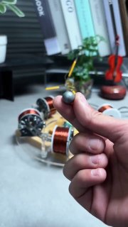 Demonstration of a motor powered by magnetic fieldsScience and facts💡