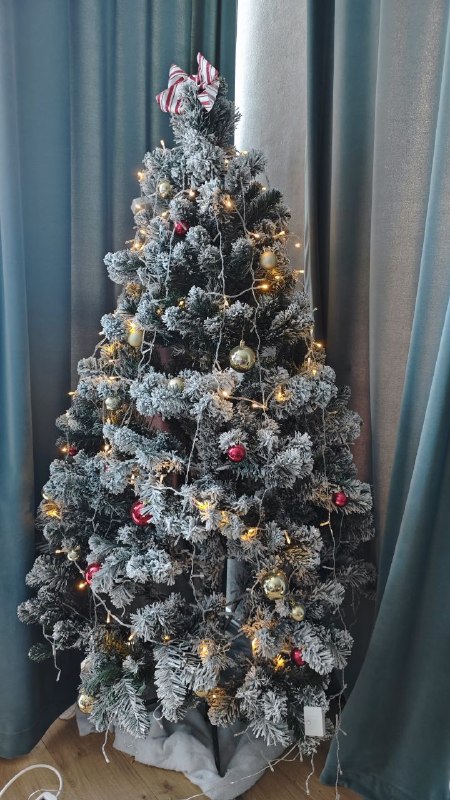 Продаётся красивая новогодняя ёлка