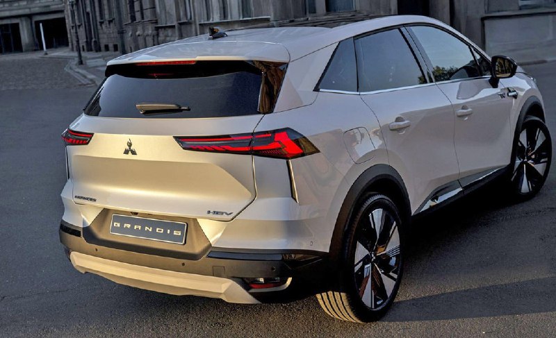 Mitsubishi возрождает Grandis в виде кроссовера 2